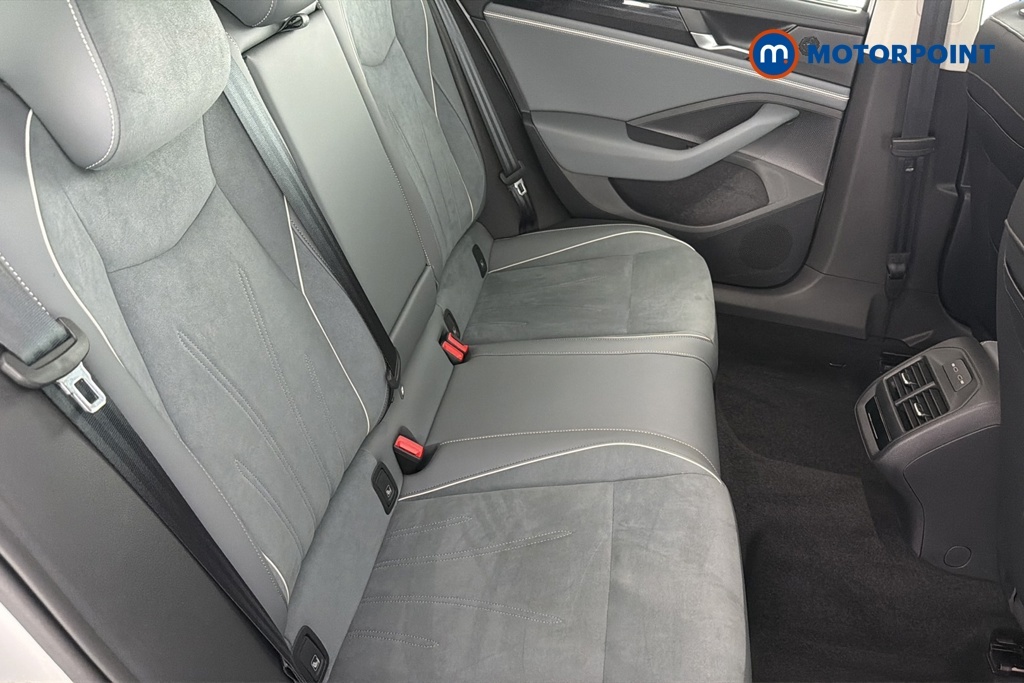 Volkswagen Passat 1.5 Etsi Mhev Life Estate Hybrid Dsg Eu Silver #28