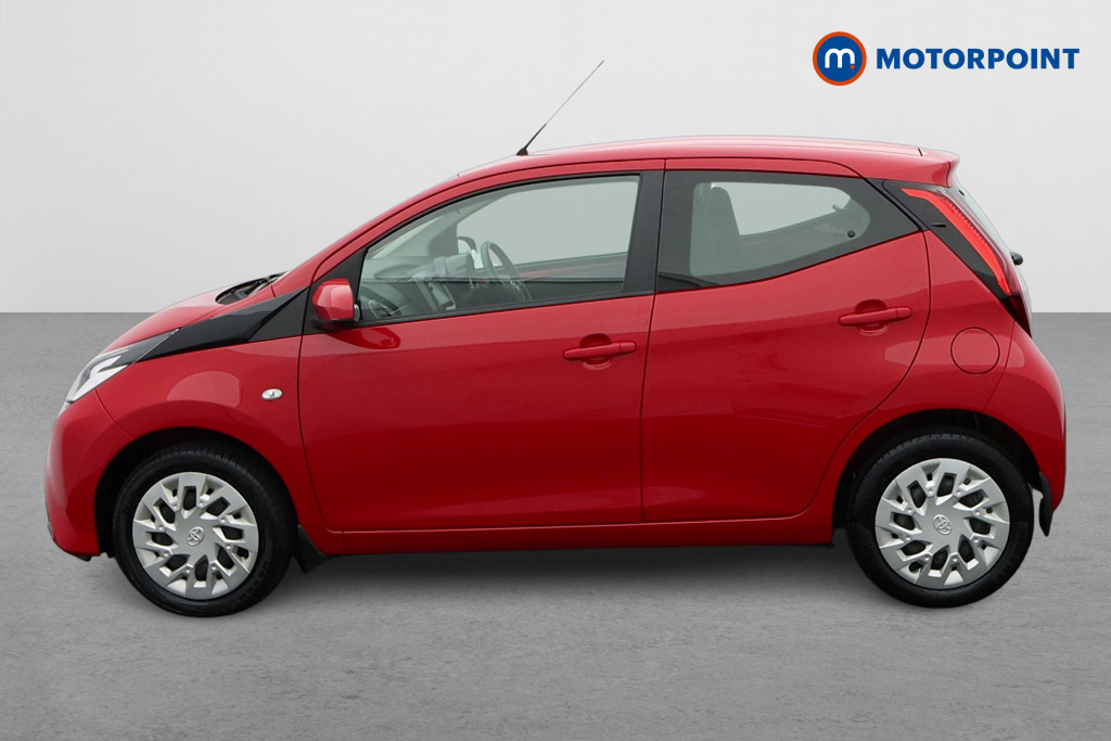 Toyota Aygo 1.0 Vvt-i X-play Tss X-shift Red #4