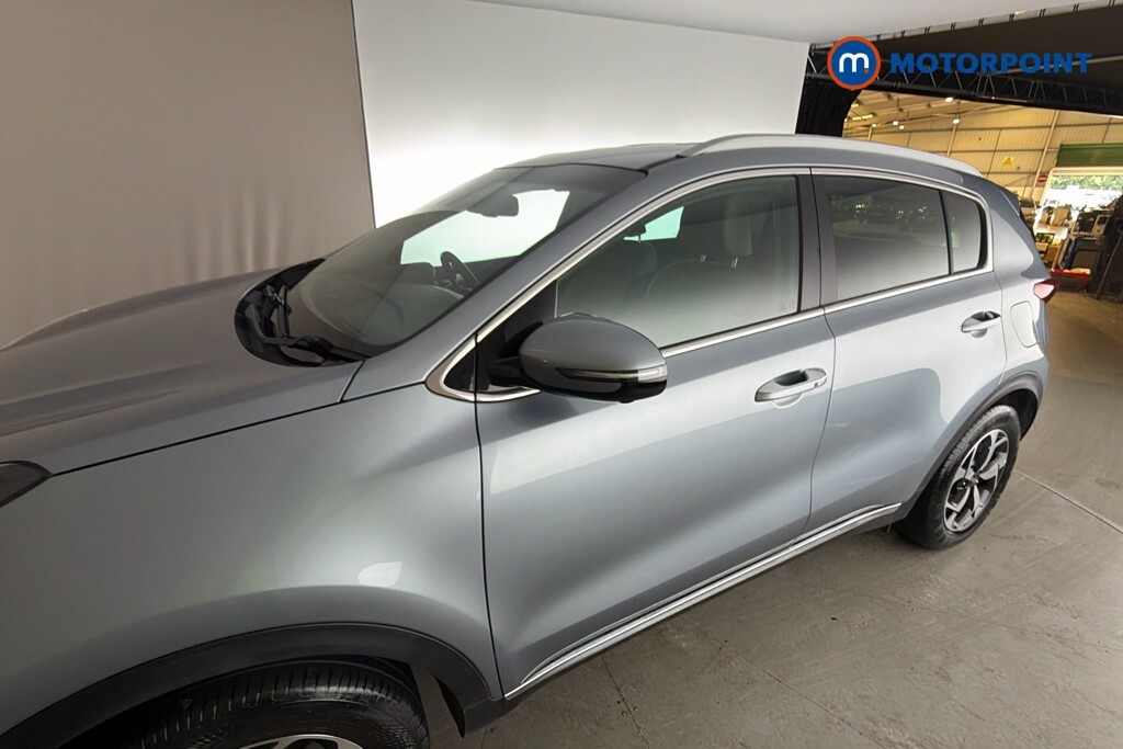 Kia Sportage 2 White #35