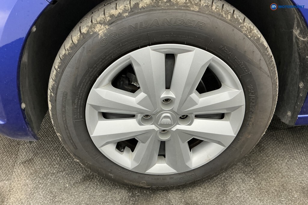 Dacia Sandero Essential Grey #38