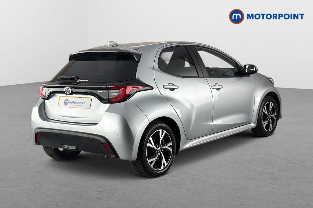 Toyota Yaris 1.5 Hybrid Design Cvt Silver #3