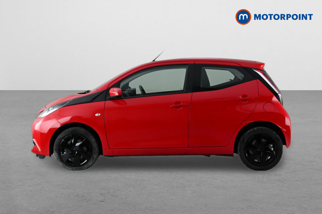 Toyota Aygo 1.0 Vvt-i X-play X-shift Red #4