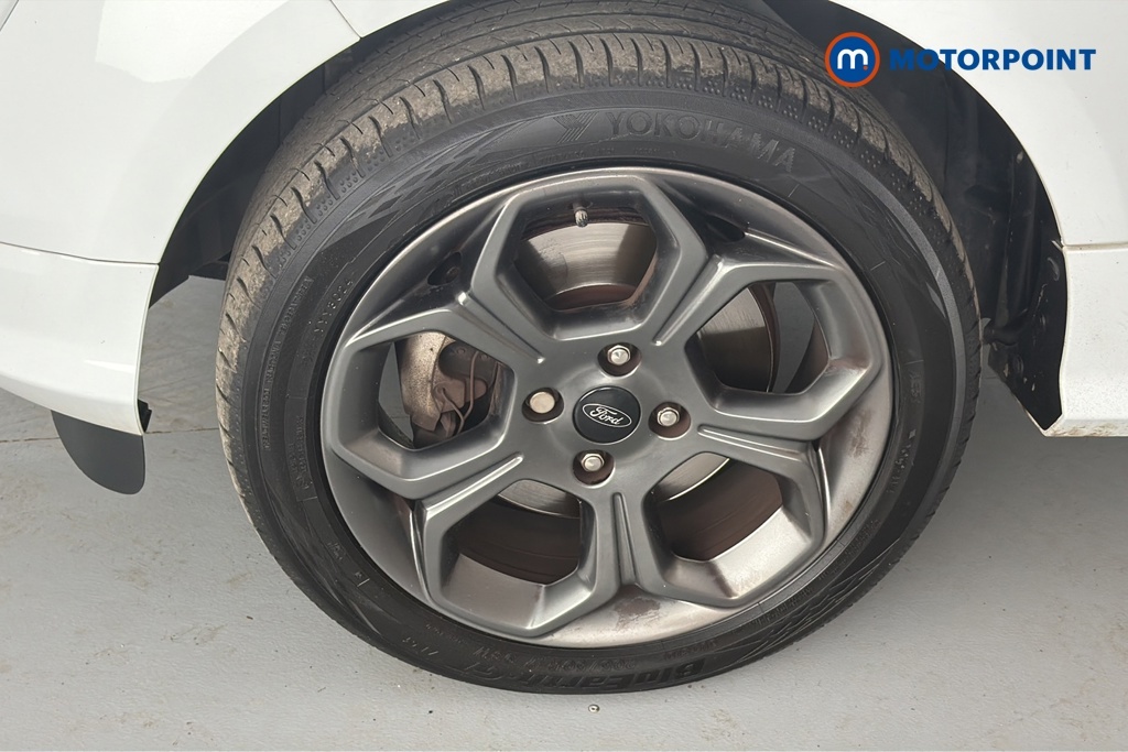 Ford Ecosport Hatchback White #25
