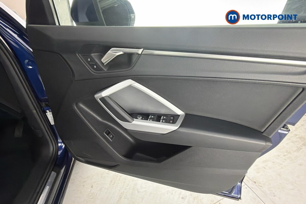 Audi Q3 Black Edition Black #19