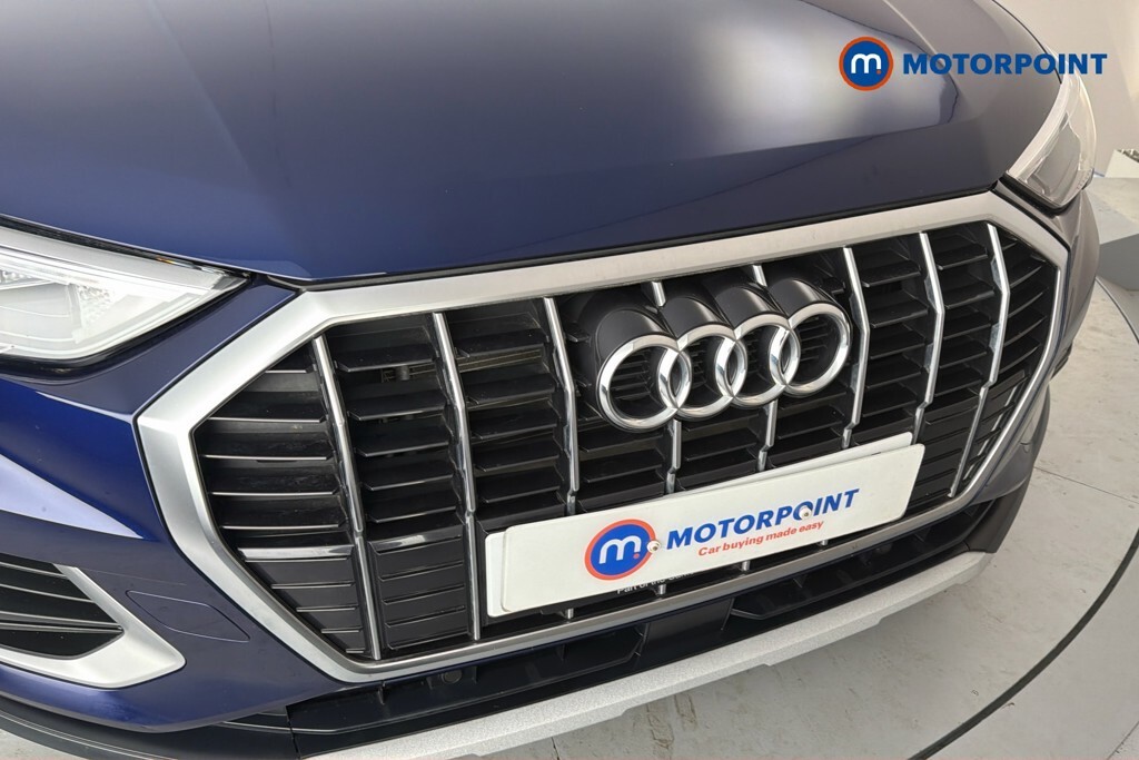 Audi Q3 Black Edition Black #37