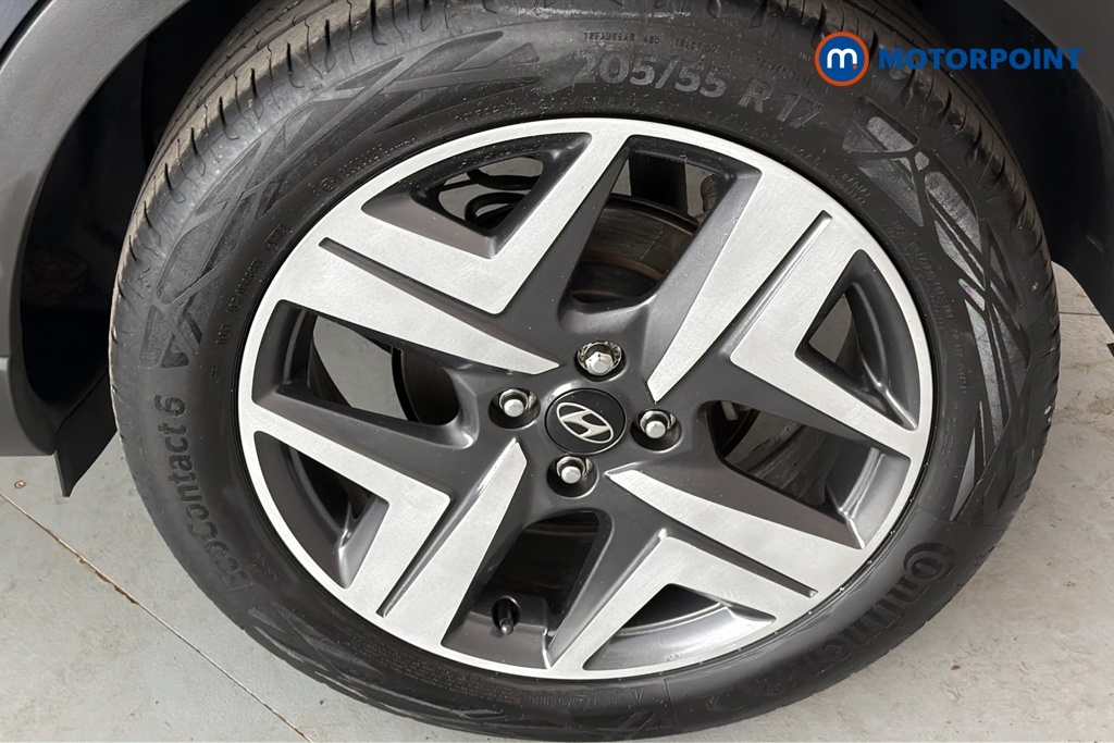 Hyundai Bayon Ultimate White #38