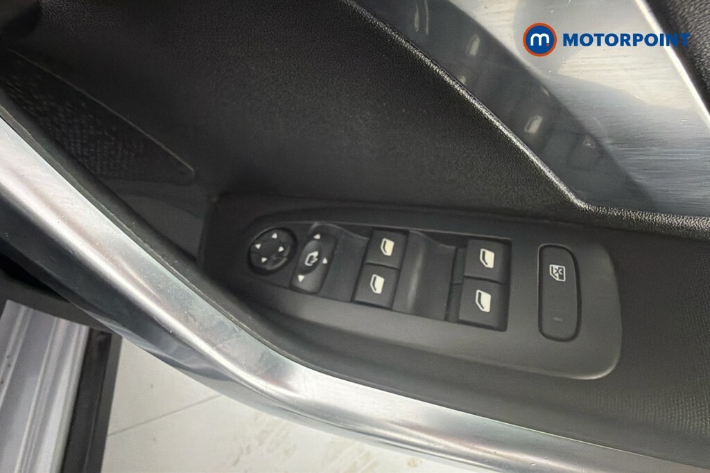 Peugeot 2008 1.2 Puretech Active Black #25