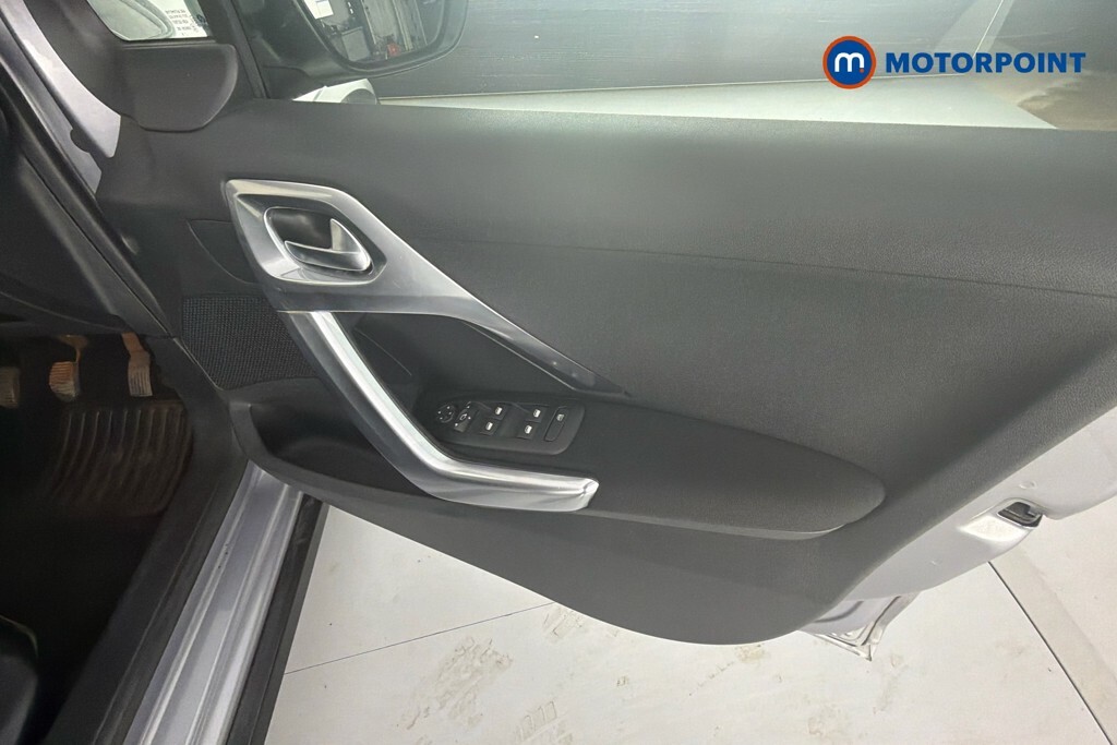 Peugeot 2008 1.2 Puretech Active Black #24