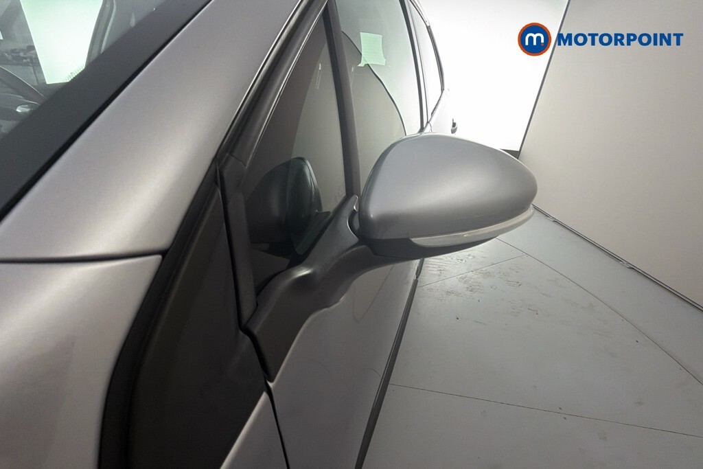 Peugeot 2008 1.2 Puretech Active Black #40