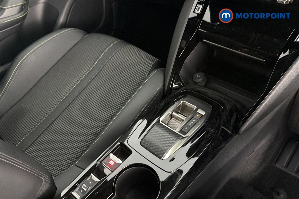 Peugeot e-2008 Allure White #19