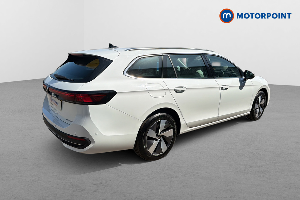 Volkswagen Passat 1.5 Tsi Ehybrid Life Dsg White #5