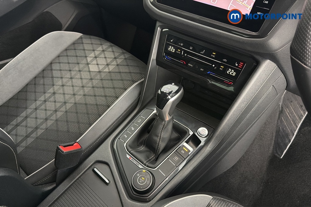 Volkswagen Tiguan Active White #16