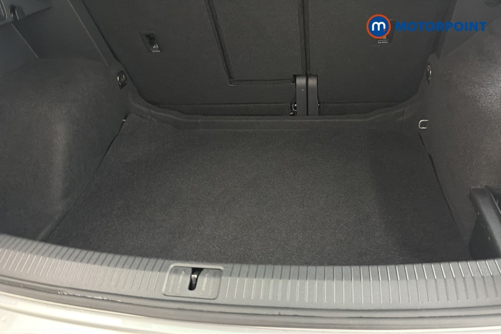 Volkswagen Tiguan Active White #25