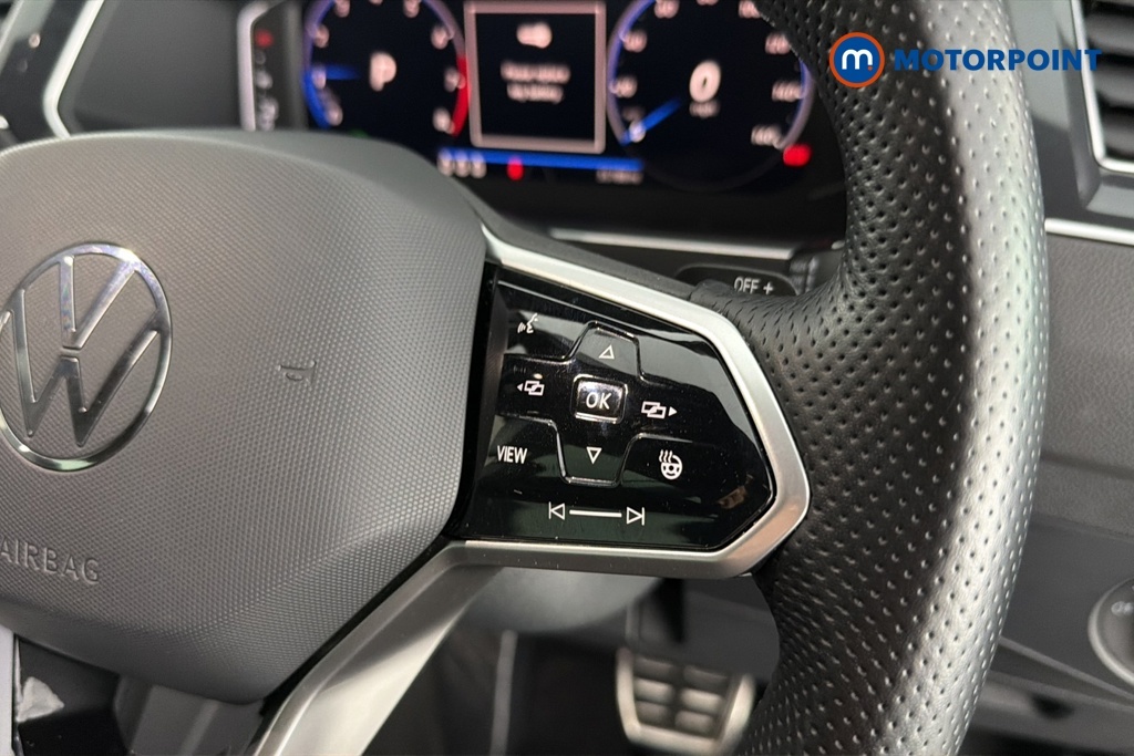Volkswagen Tiguan Active White #8
