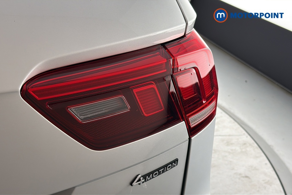 Volkswagen Tiguan Active White #26