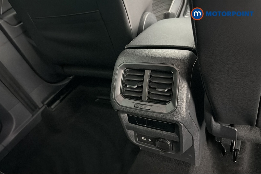 Volkswagen Tiguan Active White #24