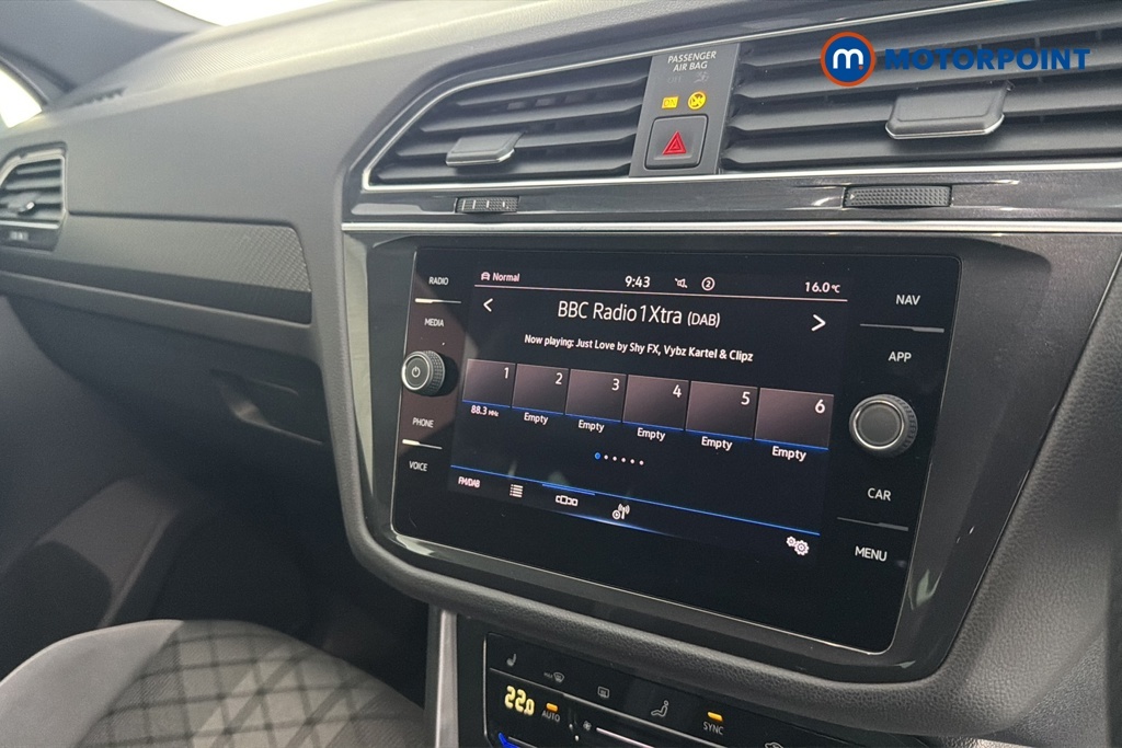 Volkswagen Tiguan Active White #12