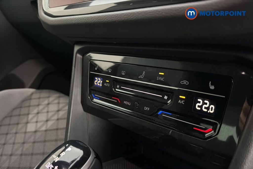 Volkswagen Tiguan Active White #15