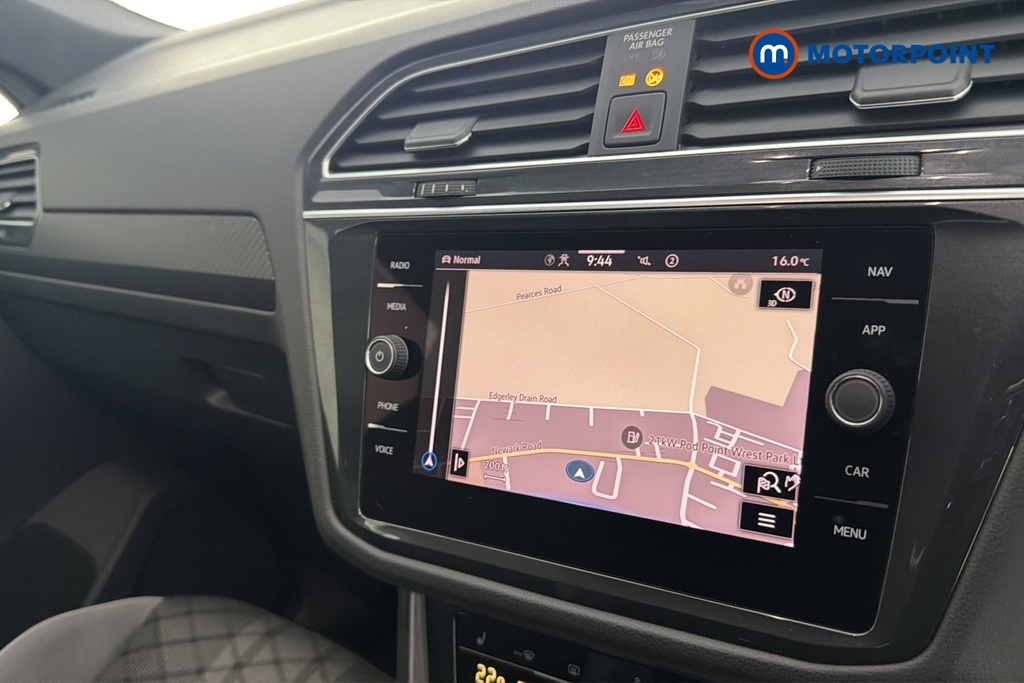 Volkswagen Tiguan Active White #13