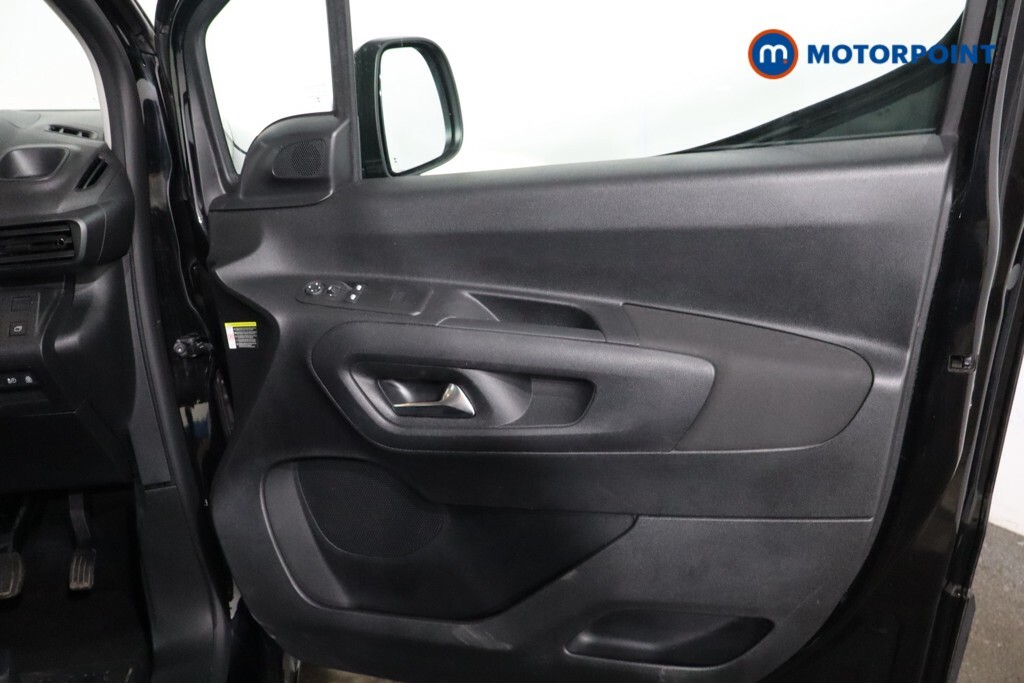 Vauxhall Combo-e Life 52Kwh Design Xl Mpv Blue #28