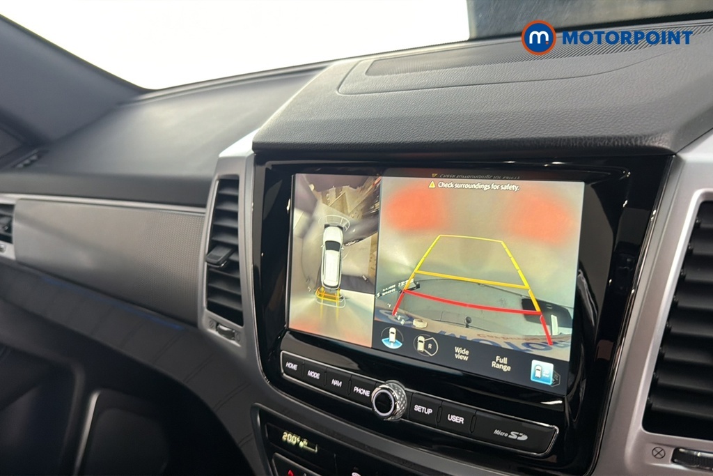 SsangYong Rexton Diesel White #20