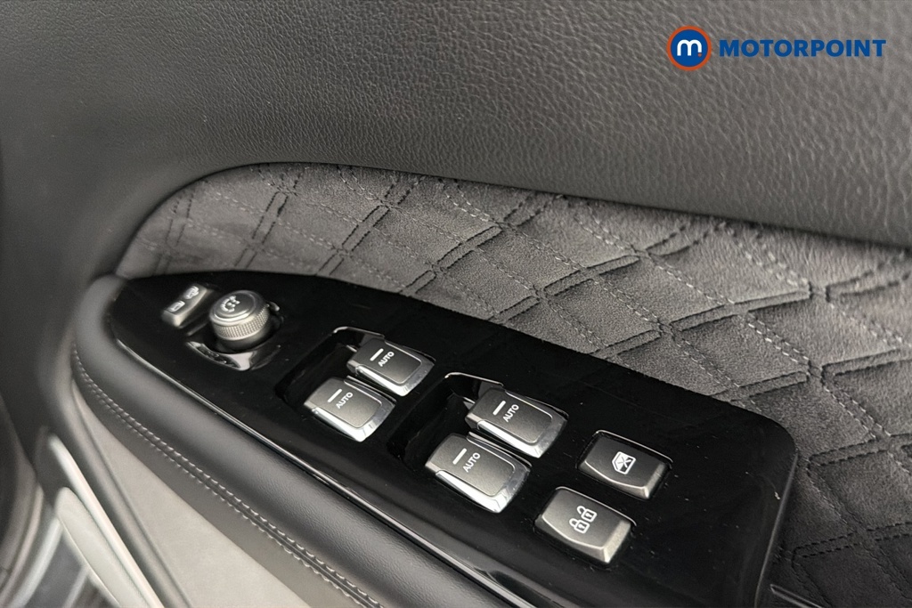 SsangYong Rexton Diesel White #25