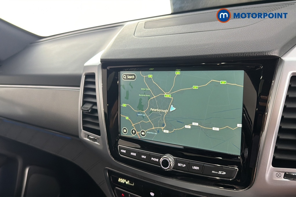 SsangYong Rexton Diesel White #17