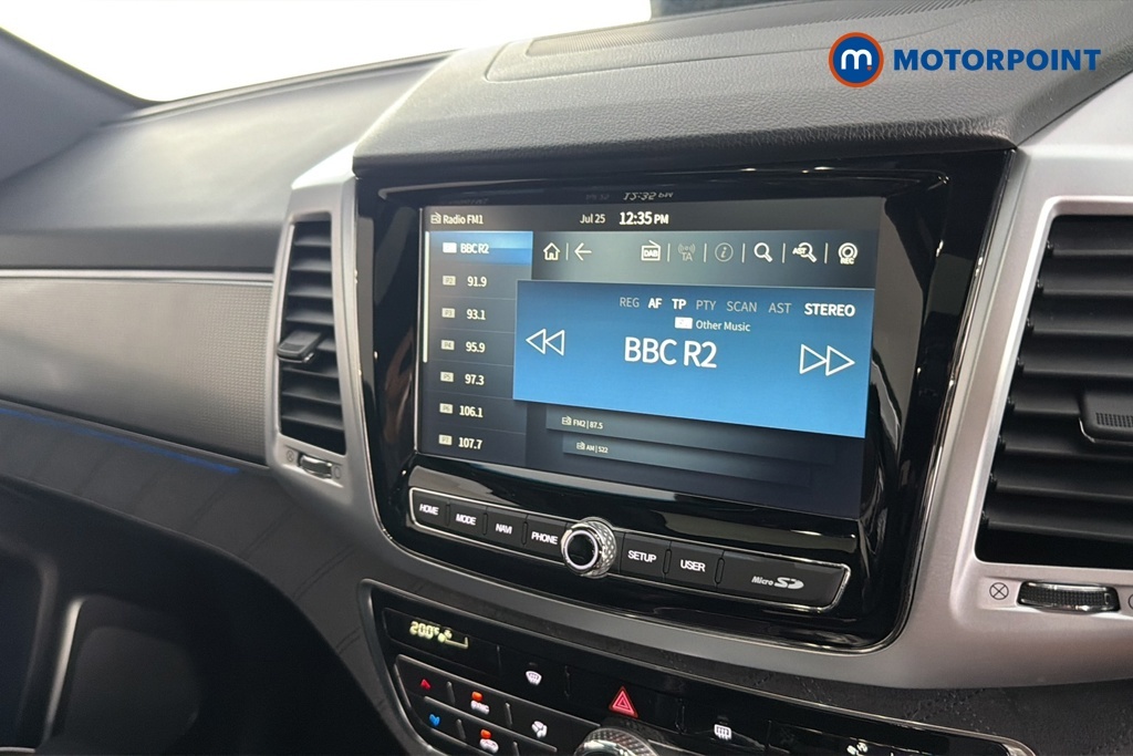SsangYong Rexton Diesel White #16