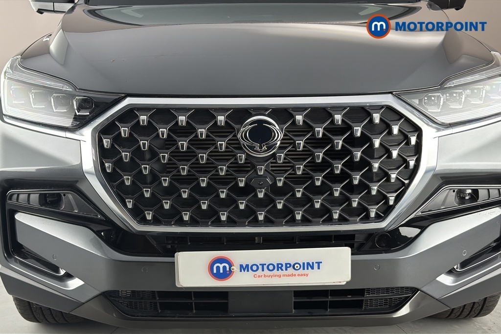 SsangYong Rexton Diesel White #43