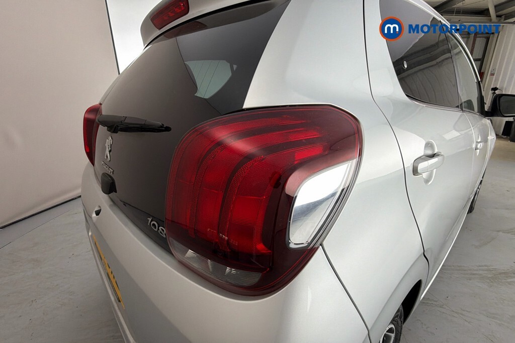 Peugeot 108 Collection Red #27