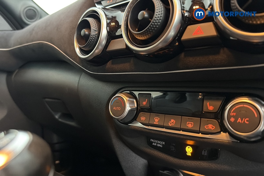 Nissan Juke 1.0 Dig-t N-connecta Hatchback Red #19