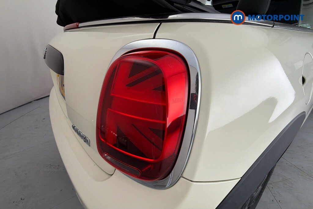 Mini Convertible 1.5 Cooper Classic Convertible Black #28