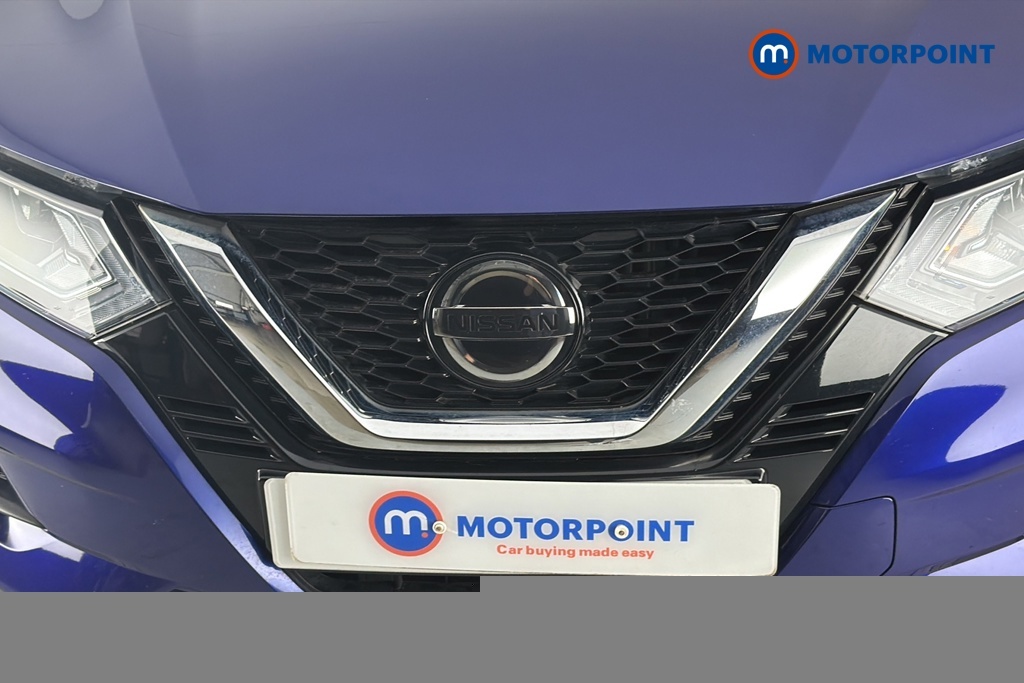 Nissan Qashqai Tekna Red #32