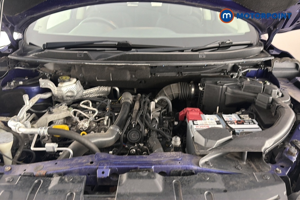 Nissan Qashqai Tekna Red #36