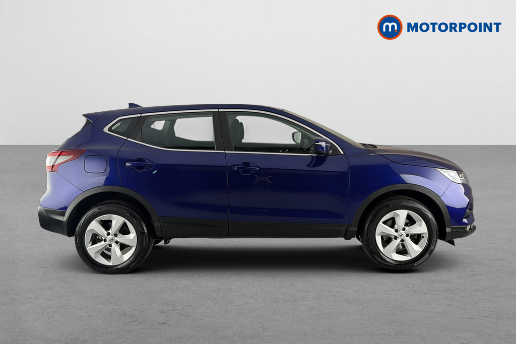 Nissan Qashqai Tekna Red #4