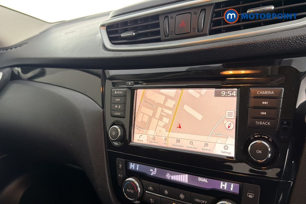 Nissan Qashqai Tekna Red #15