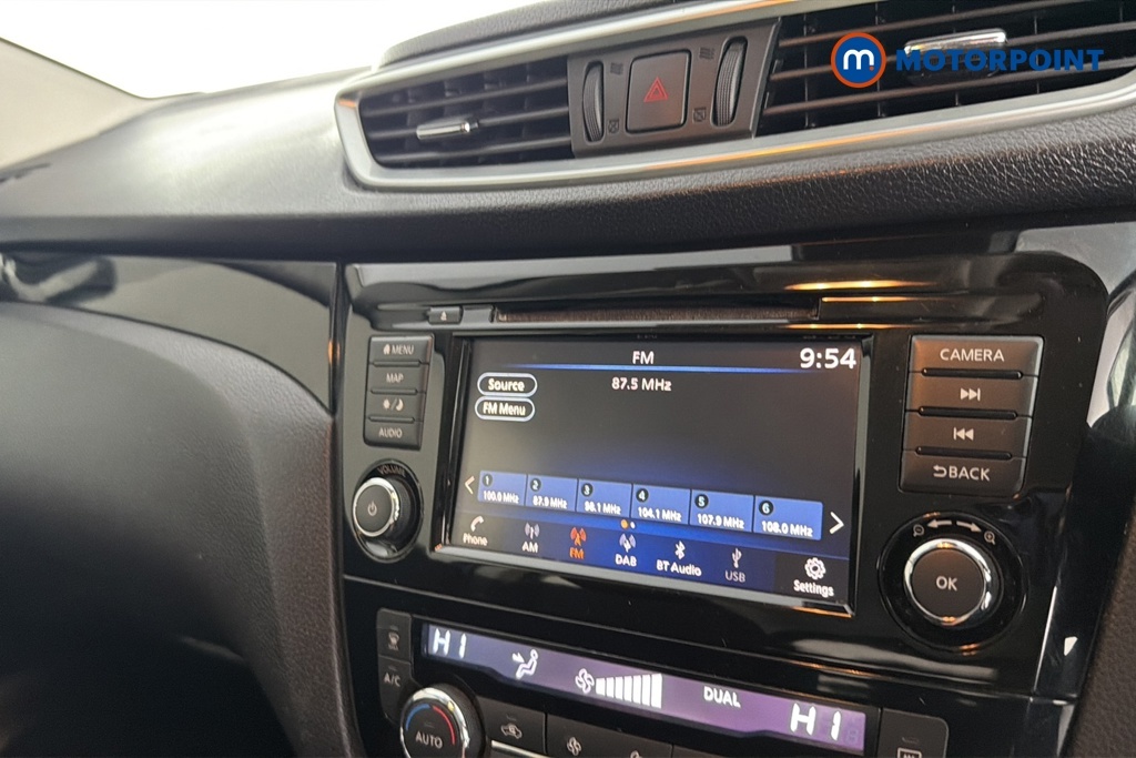 Nissan Qashqai Tekna Red #14
