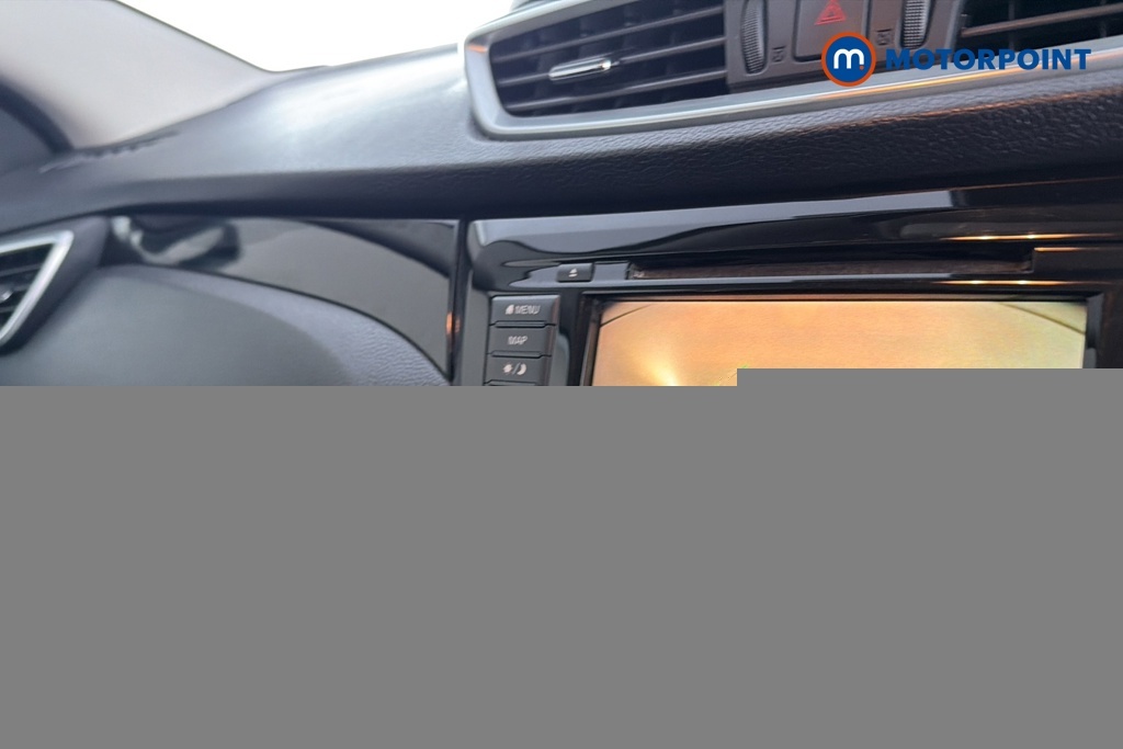 Nissan Qashqai Tekna Red #17