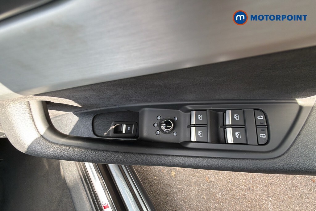 Audi A4 35 Tfsi Black Edition S Tronic 2022 Red #24