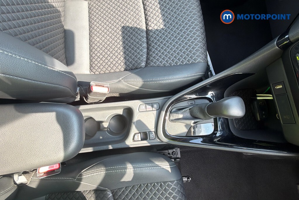 Toyota Yaris Hatchback White #13