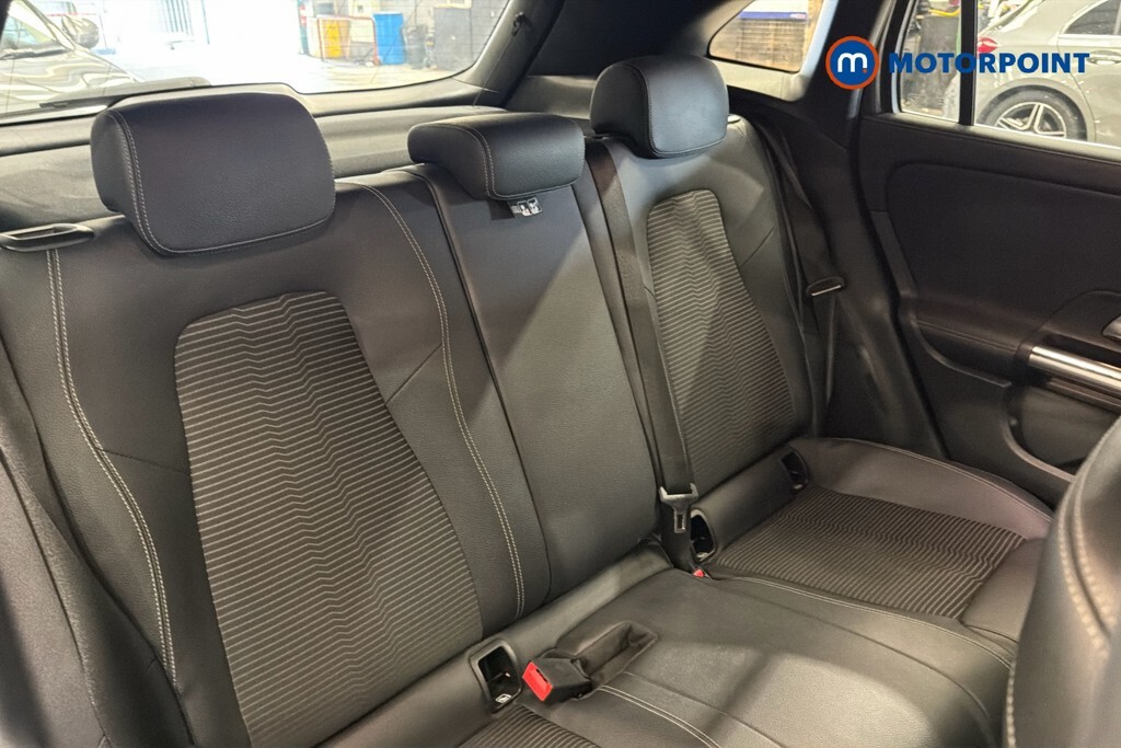 Mercedes-Benz GLA Class Gla 180 Amg Line Edition Black #28