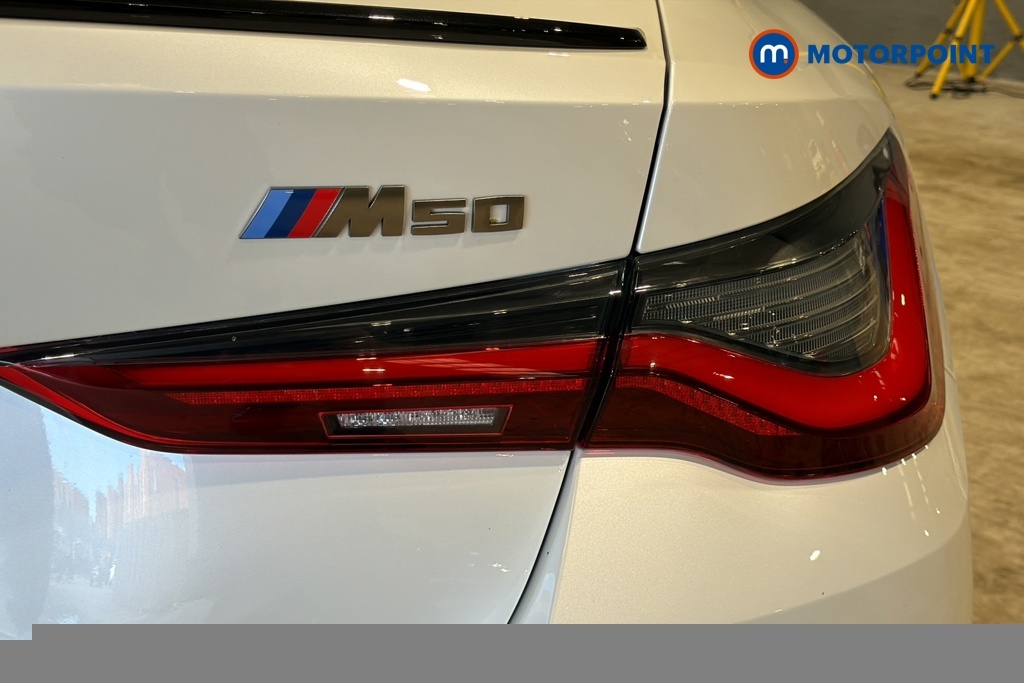 BMW i4 40 83.9Kwh Sport Gran Coupe Edrive White #25
