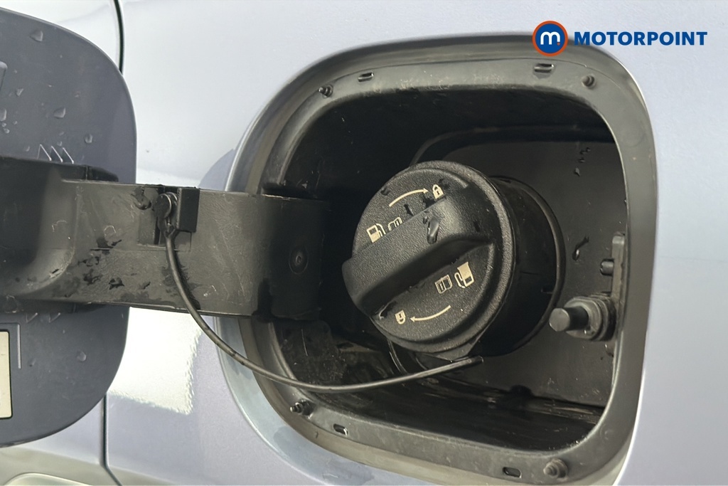 Hyundai Kona Advance White #34