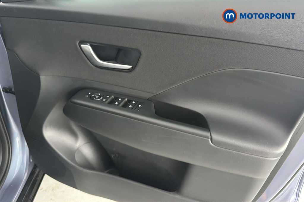 Hyundai Kona Advance White #22