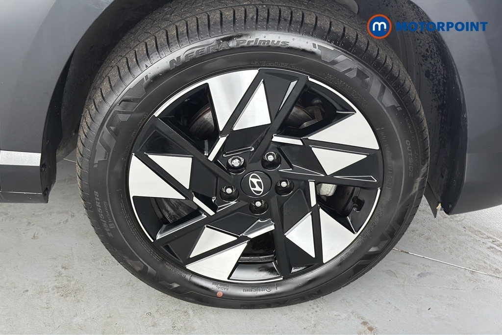 Hyundai Kona Advance White #39