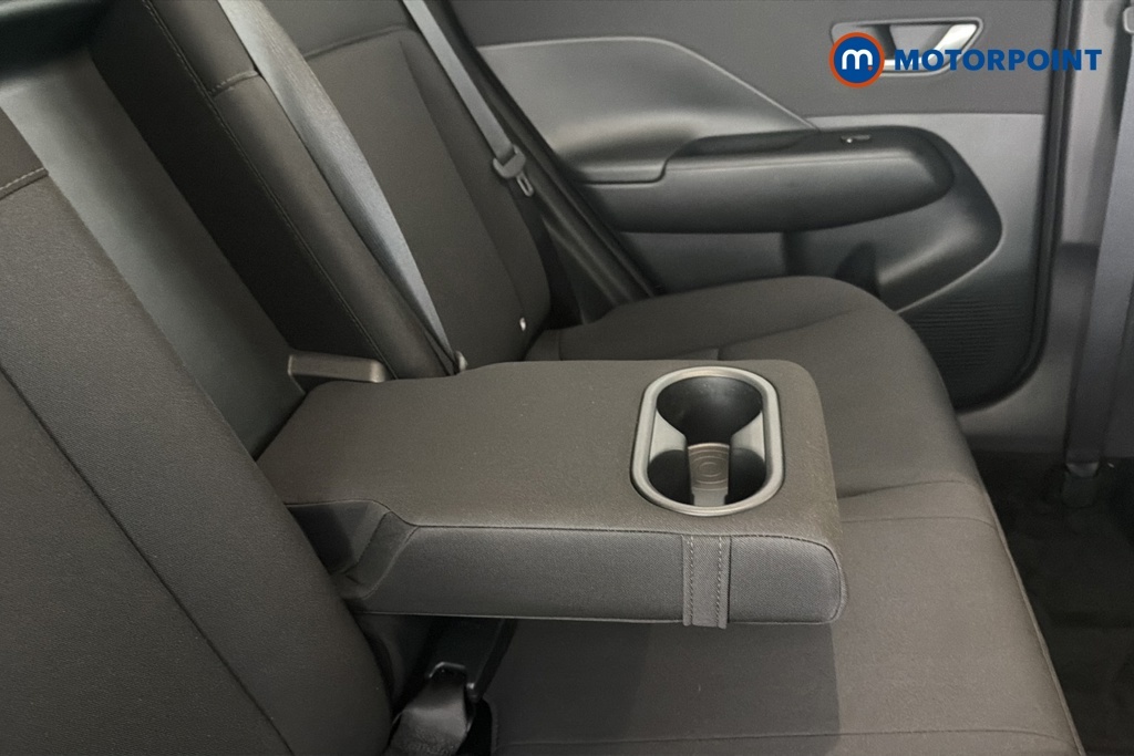 Hyundai Kona Advance White #28
