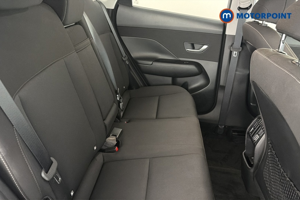 Hyundai Kona Advance White #27