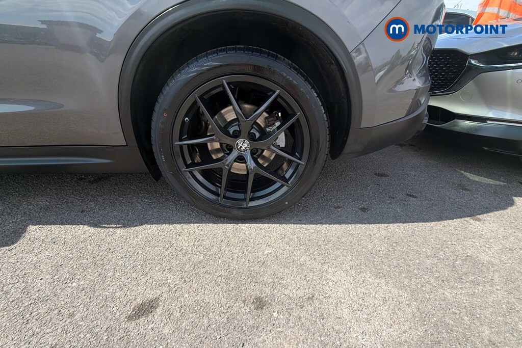Alfa Romeo Stelvio Estate Grey #21