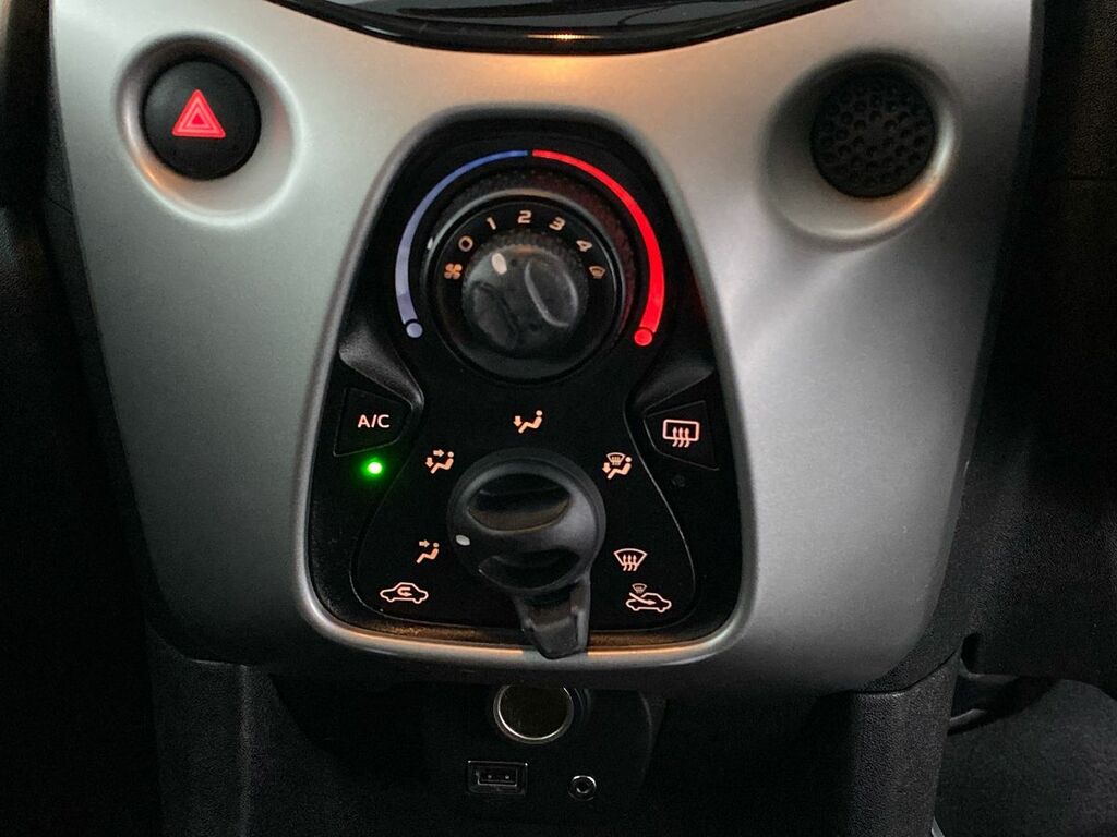 Peugeot 108 108 Allure Red #18