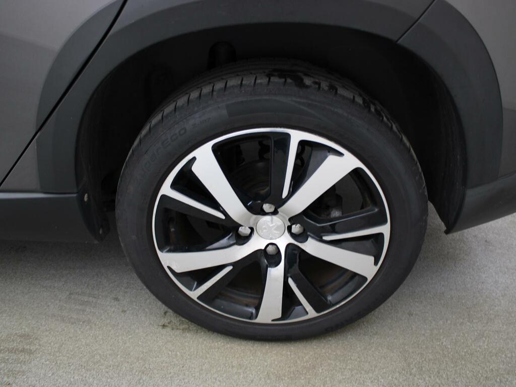 Peugeot 2008 1.2 Puretech 110 Signature Eat6 Black #41